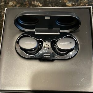 Bose Wireless Sport Earbuds in Black